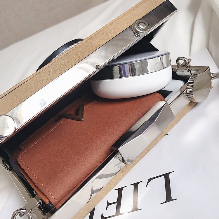 The Clever Snap Clutch – Camera Edition