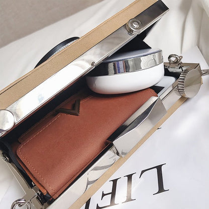 The Clever Snap Clutch – Camera Edition